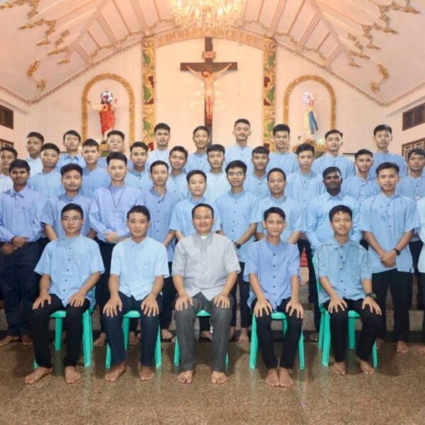ဝံးတခိၩ့ စံၫ့ဂၠိၩဇဲၭ စံၫမ့ၫနရံၫ ၦလၧကကဲၪထၪ့ ၥၫ့မုၥၫ့ခၫလဖၪ အယူၩဘလံၫ