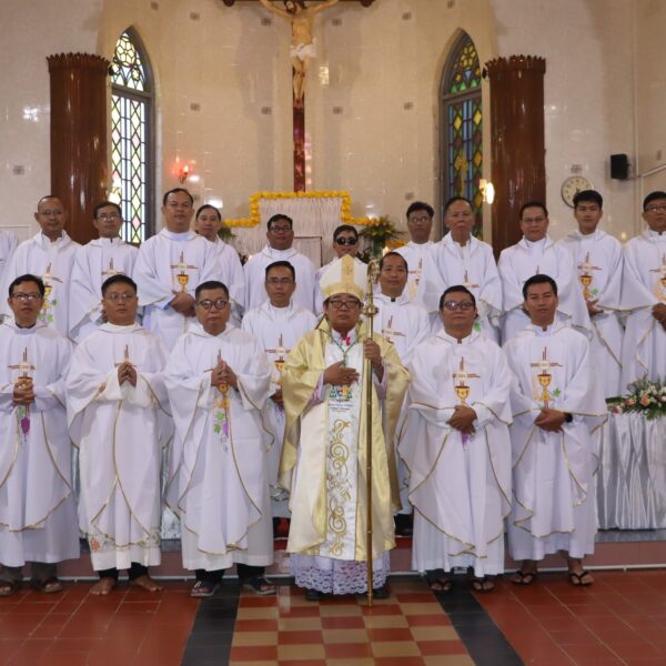 ဒိၩ့ပၥံၫ့ဆၧအီၪကီၪ့ၥၫ့ခိၪဒိၪ ဟင်နရီမန်းအိုင်ခလိန်ကဲၪထၪ့ၥၫ့ခိၪထၪ့ဘၭ၂နံၪ့ဘိၪ့မုနံၩ