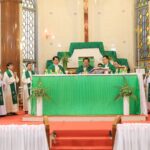 ၥၫ့ခိၪဒိၪ Bishop J.V Sequira ဒဲ Bishop Joseph Mahn Erie အဆၧနၪ့ထၪ့