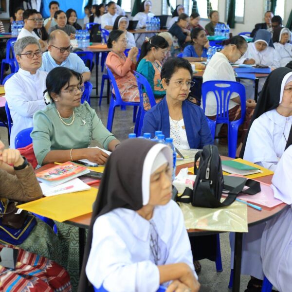ခးၥဲၫထၧၫ့ဘံၪ့ယၫ ဆၧကိၪ့ဘၪကိၪ့ၥ့ၪ ယူၩဘလံၫ
