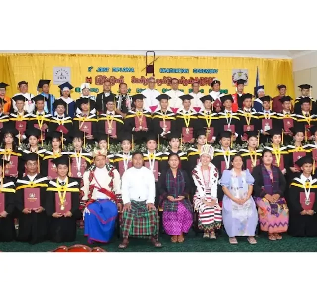 မြစ်ကြီးနားဝံး ဧဒင်ဆၧအီၪကီၪ့ စိန့်လုကာကောလိပ် (St. Luke’s College) ဆၧမၩလိၪဖျါ