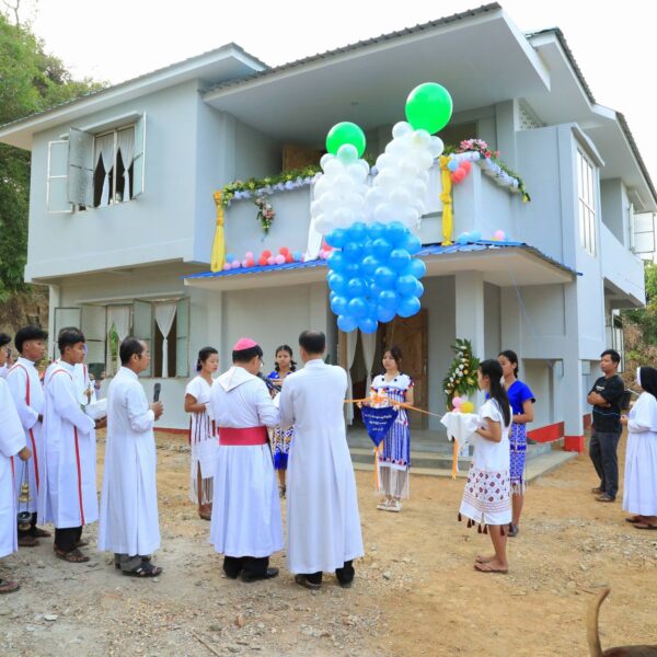 “ဘၪဆၧဆိၪဂ့ၩဆိၪဘွၩ ပြောင်းပြန်ဆၧအီၪကီၪ့ စိန့်ဖရန်စစ်ဇေးဗီးယား မံၭထၭမုၪလဖၪအကၠီး” –