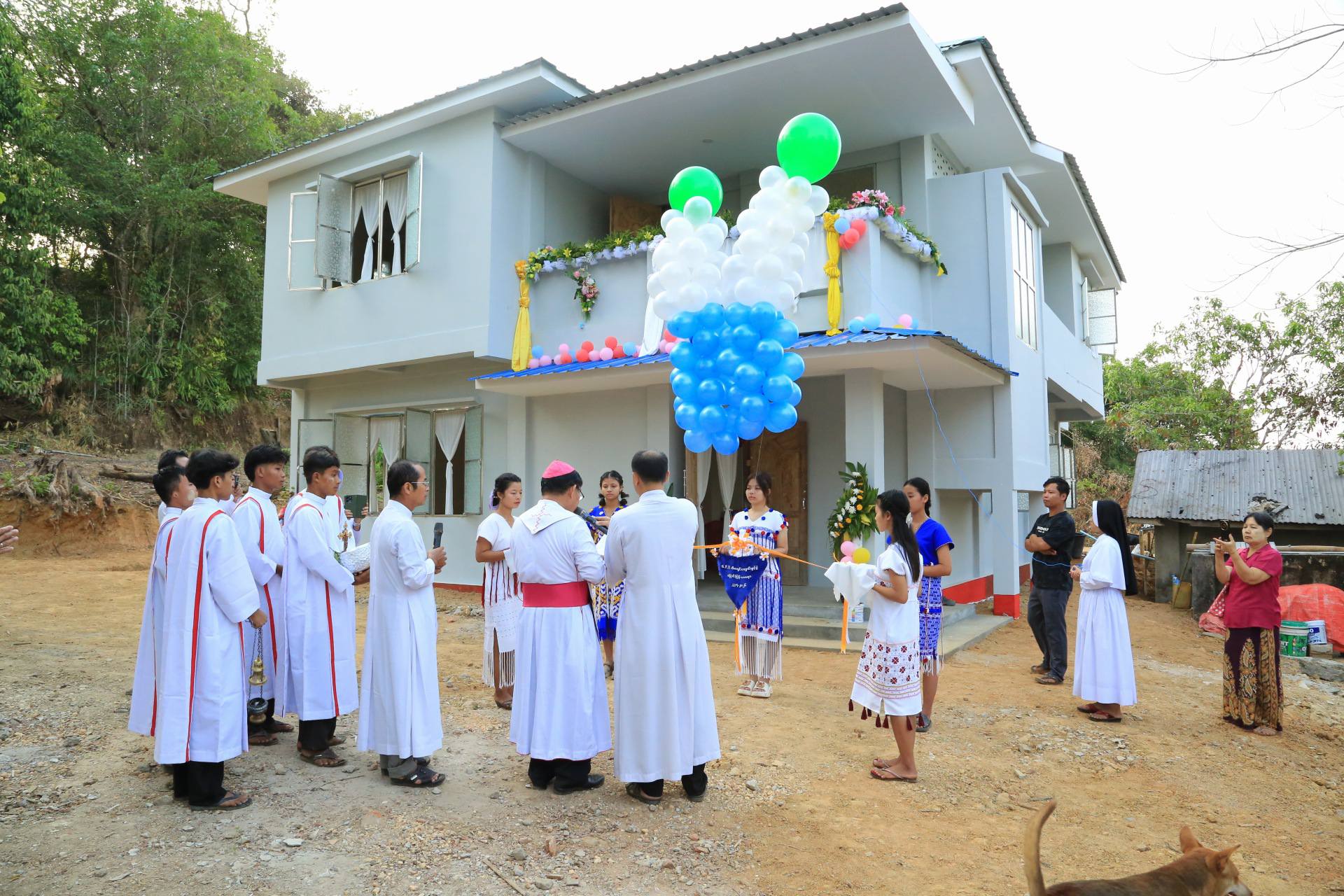 “ဘၪဆၧဆိၪဂ့ၩဆိၪဘွၩ ပြောင်းပြန်ဆၧအီၪကီၪ့ စိန့်ဖရန်စစ်ဇေးဗီးယား မံၭထၭမုၪလဖၪအကၠီး” –