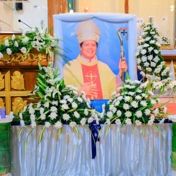 ၥၫ့ခိၪဒိၪBp.John မၩ့ဆံၫ့ဎံၪ မံၫမၪထဲၩ့လၧကဆါဎြံၬထၪ့ဘၭ ၅နံၪ့ ဆၧနၪ့ထၪ့မံဆၩ