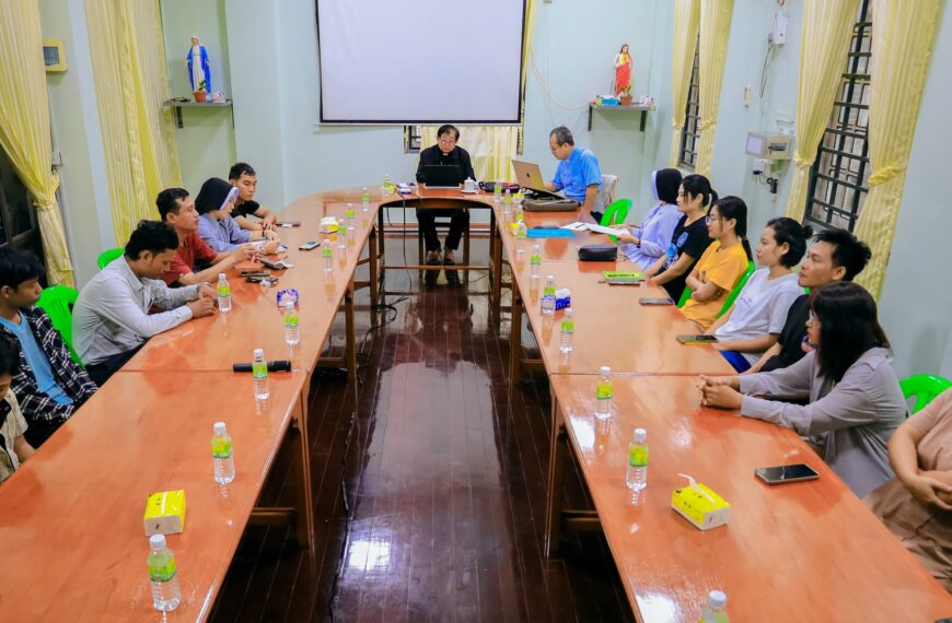 Ad Gentes Studio၊ OSC Pathein ဒဲ RVA Pwo Karen ခရၧၫ့ဖိၪၥံၪ အီၪကီၪ့လၩ့ဎိၭ လၧၥၫ့ခိၪဒိၪအဂဲး