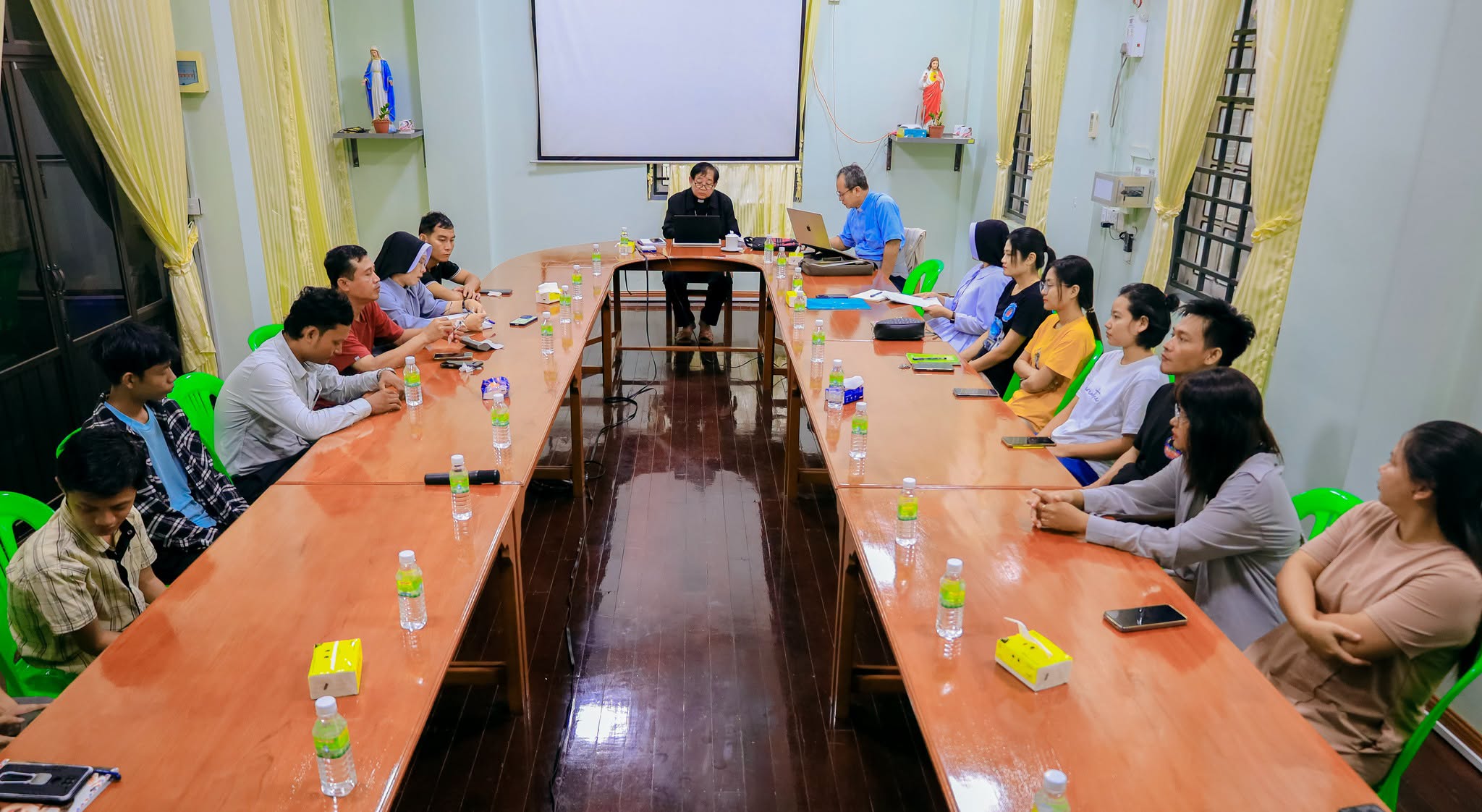 Ad Gentes Studio၊ OSC Pathein ဒဲ RVA Pwo Karen ခရၧၫ့ဖိၪၥံၪ အီၪကီၪ့လၩ့ဎိၭ လၧၥၫ့ခိၪဒိၪအဂဲး
